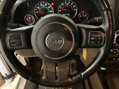 Used 2013 Jeep Wrangler Unlimited Sahara image 13