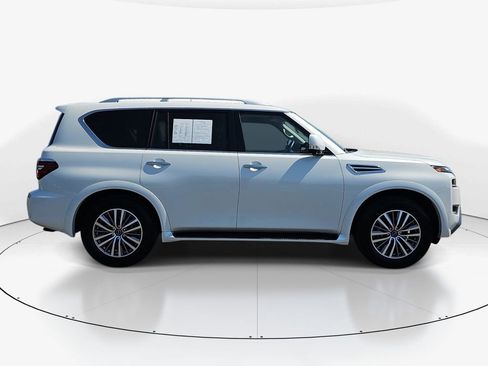 Used 2024 Nissan Armada SL w/ Captain's Chairs Package image 4