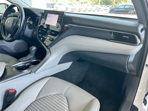 Used 2024 Toyota Camry SE image 32