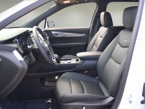 New 2025 Cadillac XT6 Luxury image 13