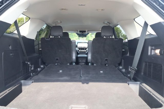 Certified 2025 Ford Explorer Active w/ Active Comfort Package AWD/4WD image 27