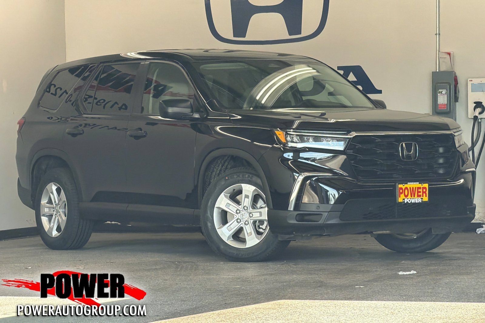 Used 2023 Honda Pilot LX image 1