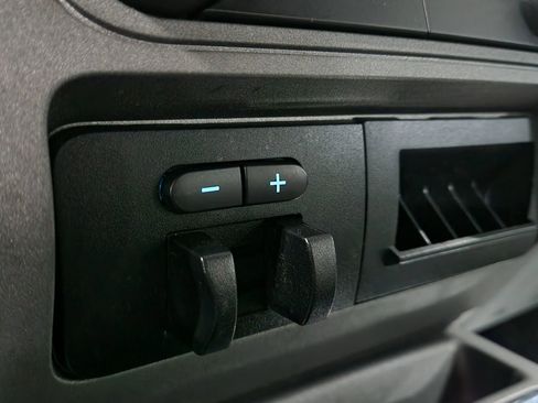 Used 2011 Ford F250 XLT w/ XLT Premium Pkg image 29