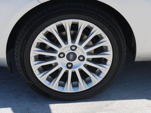 Used 2014 Ford Fiesta Titanium FWD image 9