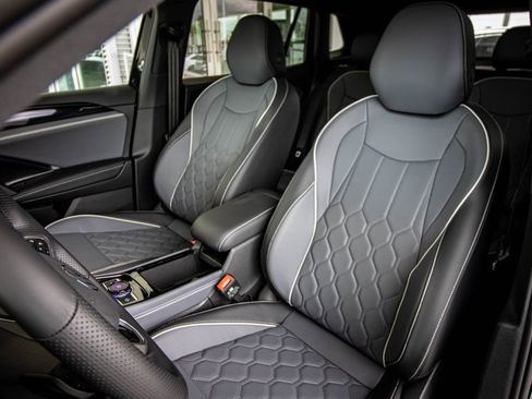 New 2026 Volkswagen Tiguan SEL R-Line image 28