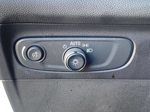 Used 2022 Buick Envision Essence w/ Sport Touring Package FWD image 17