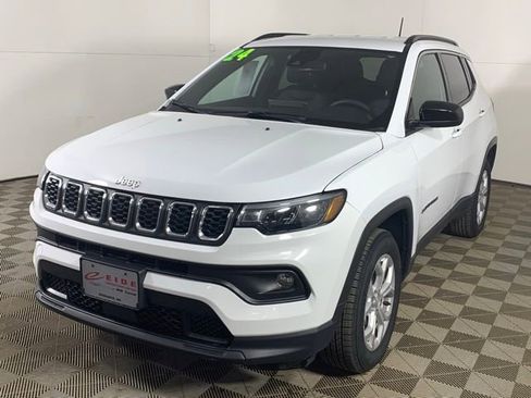 Used 2024 Jeep Compass Latitude AWD/4WD image 2