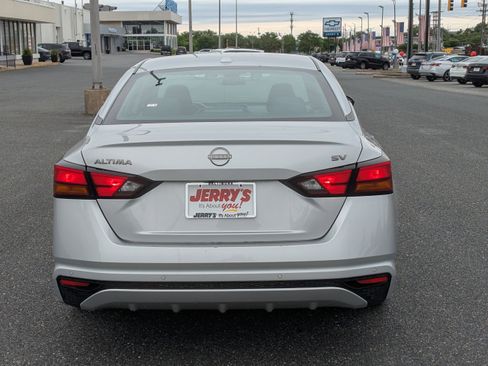 Used 2024 Nissan Altima 2.5 SV FWD image 7