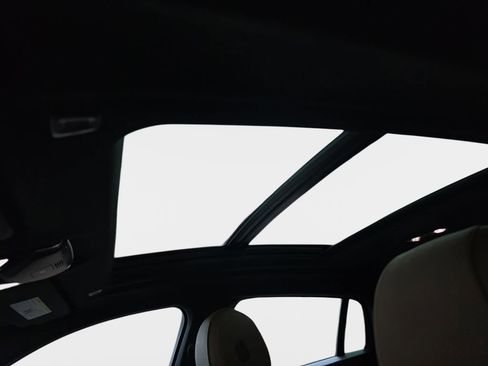 Used 2022 BMW X6 xDrive40i w/ M Sport Package image 32