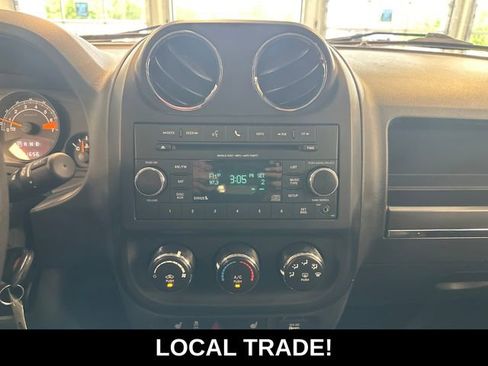 Used 2017 Jeep Patriot High Altitude FWD image 3