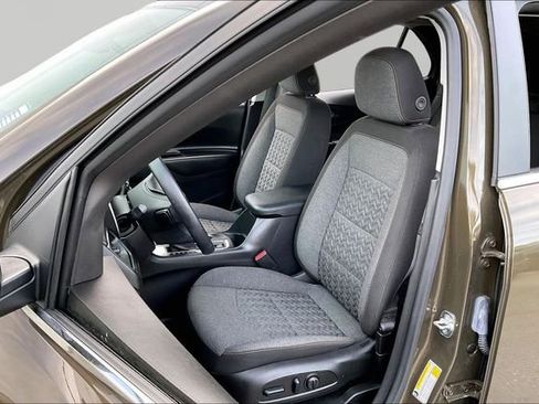 Used 2024 Chevrolet Equinox LT FWD image 15
