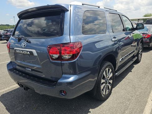 Used 2021 Toyota Sequoia Limited w/ Safety & Convenience Package AWD/4WD image 4