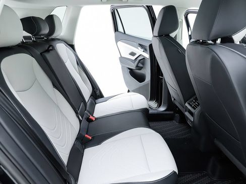 New 2026 Volkswagen Tiguan SE FWD image 77