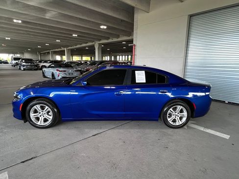 Used 2022 Dodge Charger SXT RWD image 2