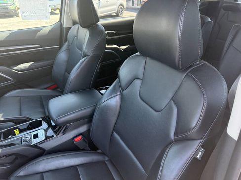 Used 2025 Kia Telluride S image 10