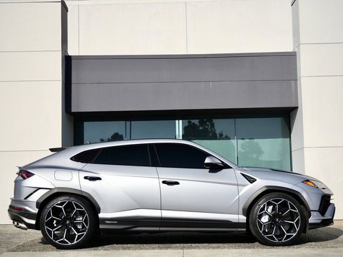 Used 2024 Lamborghini Urus Performante image 2