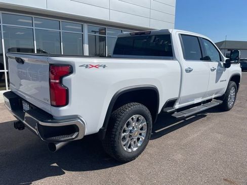 Used 2025 Chevrolet Silverado 2500 LTZ w/ LTZ Convenience Package image 7