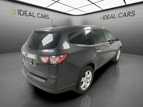 Used 2016 Chevrolet Traverse LT w/ Style and Technology Package FWD image 5