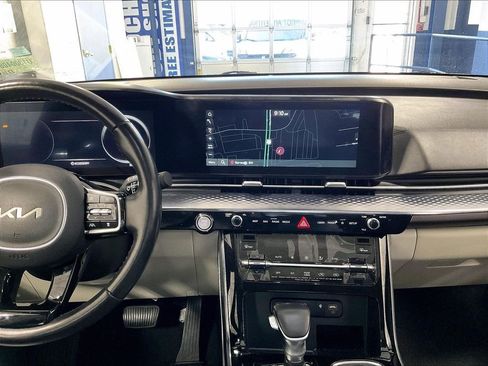 Used 2023 Kia Carnival SX Prestige FWD image 18
