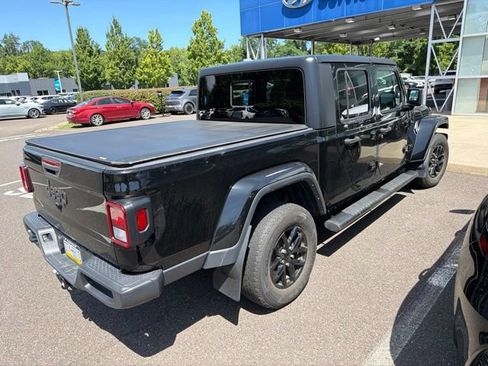 Used 2022 Jeep Gladiator Sport AWD/4WD image 13