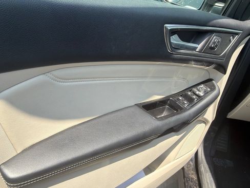 Used 2020 Ford Edge Titanium w/ Equipment Group 301A FWD image 16