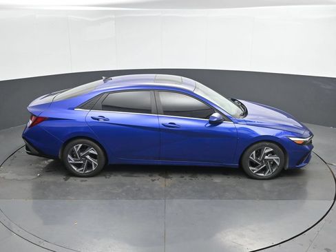 Used 2025 Hyundai Elantra SEL FWD image 30
