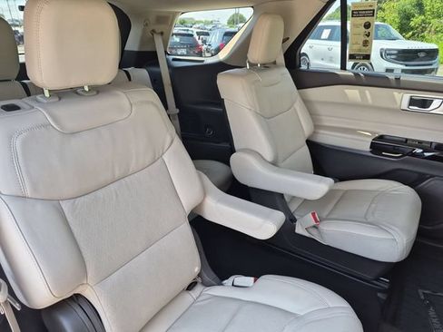 Used 2022 Ford Explorer Platinum w/ Technology Package AWD/4WD image 33