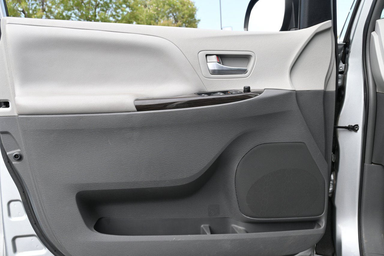 Used 2019 Toyota Sienna XLE FWD image 18