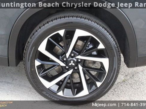 Used 2024 Mitsubishi Outlander SE image 8