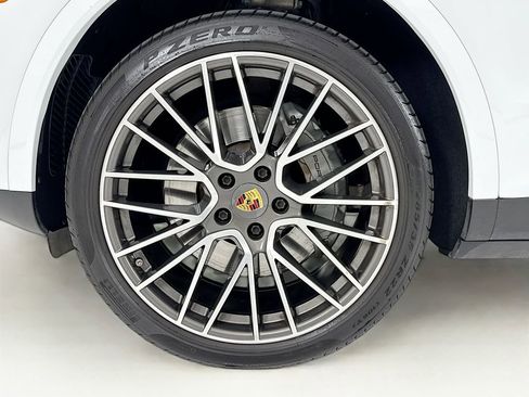 Certified 2023 Porsche Cayenne S AWD/4WD image 33