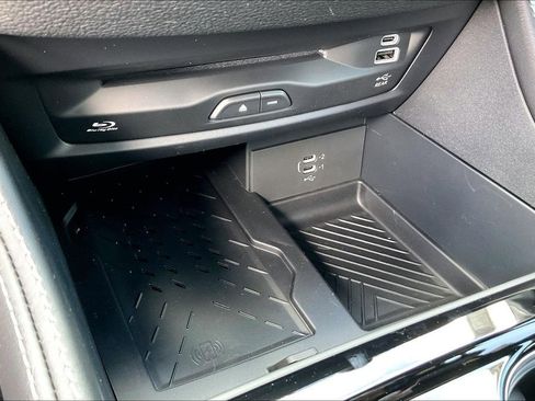 New 2026 Chrysler Pacifica Limited w/ Uconnect Theater Family Group image 18