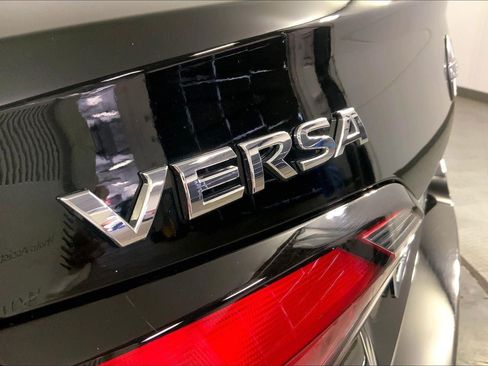 Used 2025 Nissan Versa SV FWD image 8