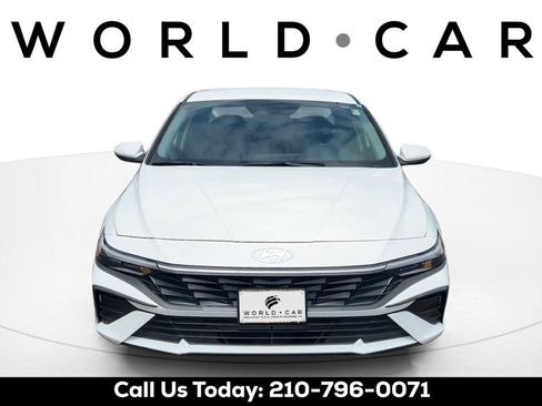Certified 2025 Hyundai Elantra SE FWD image 2