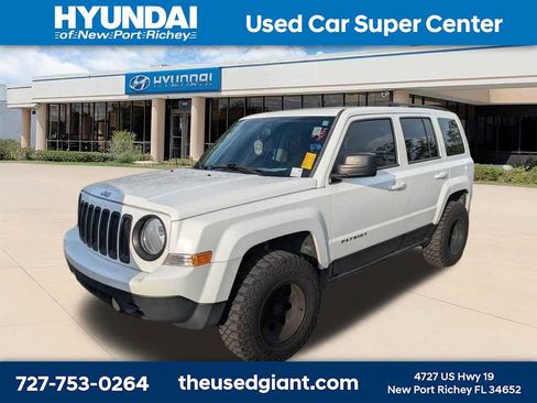 Used 2016 Jeep Patriot Latitude FWD image 1