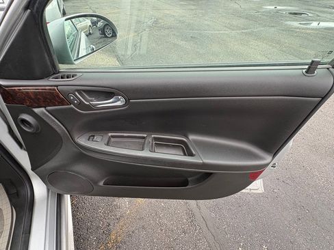 Used 2014 Chevrolet Impala LT w/ LT Sunroof Package image 16