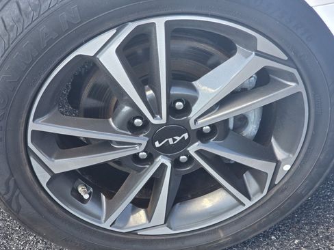Used 2023 Kia Forte LXS w/ LXS Technology Package FWD image 6
