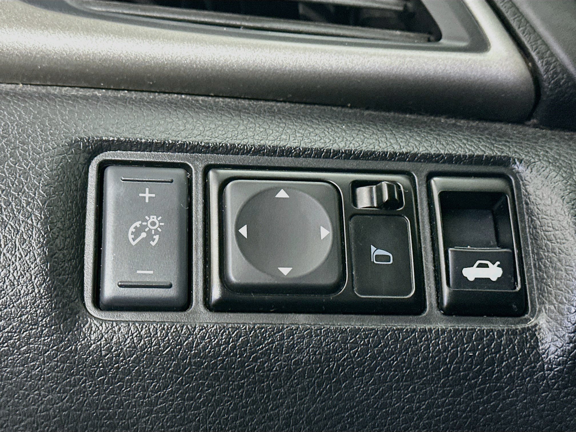 Used 2015 Nissan Sentra SR w/ Protection Package FWD image 16