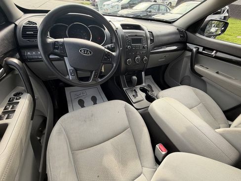 Used 2013 Kia Sorento LX FWD image 8