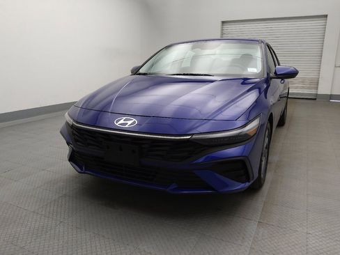 Used 2025 Hyundai Elantra Hybrid FWD image 15