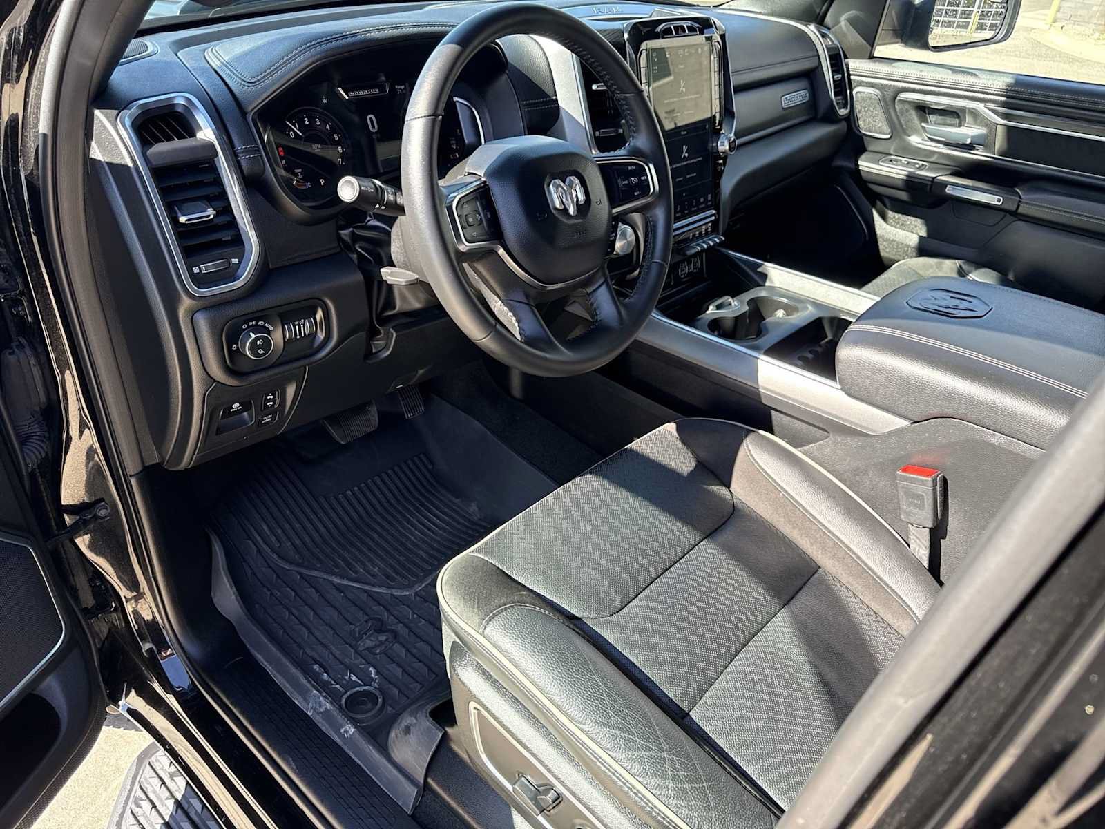 Used 2024 RAM 1500 Laramie AWD/4WD image 2