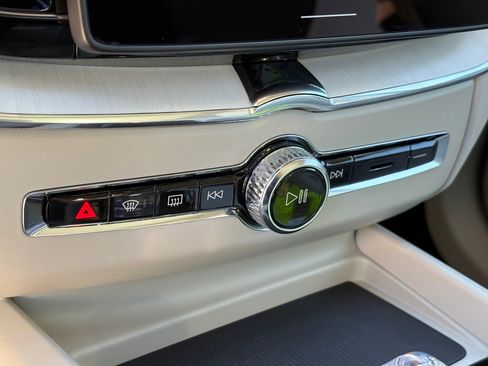 New 2026 Volvo XC60 T8 Ultra w/ Protection Package Premier image 16