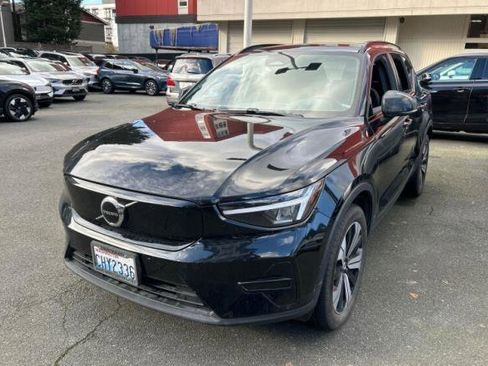 Used 2023 Volvo XC40 Recharge Core image 2
