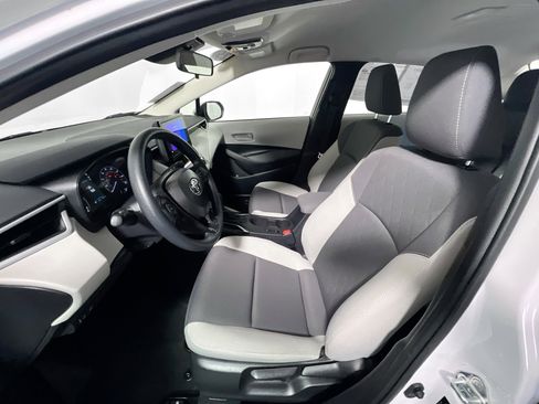 Used 2025 Toyota Corolla LE image 14