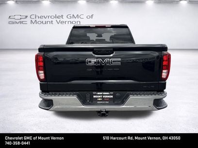 New 2026 GMC Sierra 1500 SLE w/ LPO, Black Badging Package