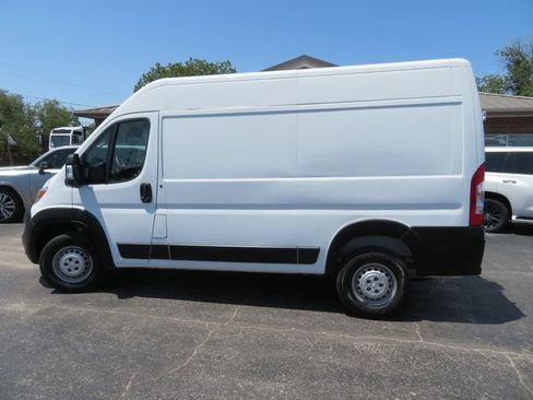Used 2024 RAM ProMaster 2500 w/ Convenience Group FWD image 9