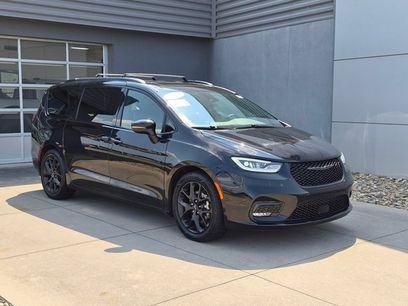 Used 2025 Chrysler Pacifica Limited