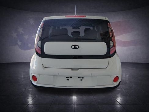 Used 2017 Kia Soul EV + FWD image 4