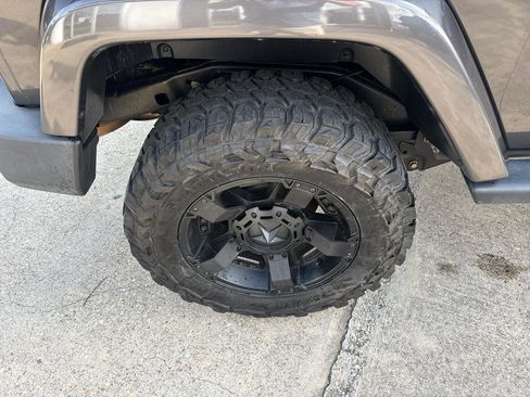 Used 2017 Jeep Wrangler Sahara w/ Connectivity Group image 20