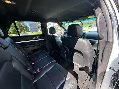 Used 2016 Ford Explorer XLT w/ Equipment Group 202A image 14