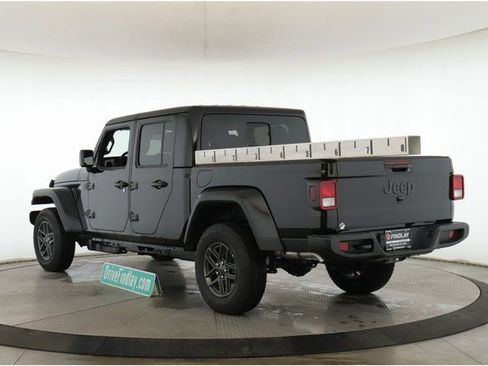 New 2026 Jeep Gladiator Sport AWD/4WD image 8